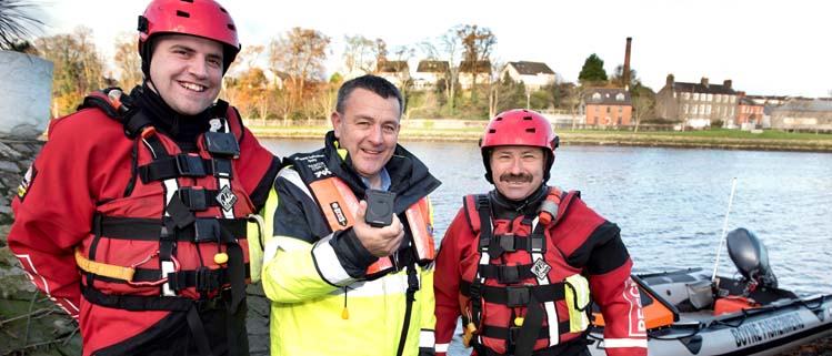 LtoR: Jason Clarke, PRO, Boyne Fishermen's Rescue & Recovery, Mark Quinn, managing director, EMR Integrated Solutions and Eugene Brannigan, volunteer, Boyne Fishermen's Rescue & Recovery